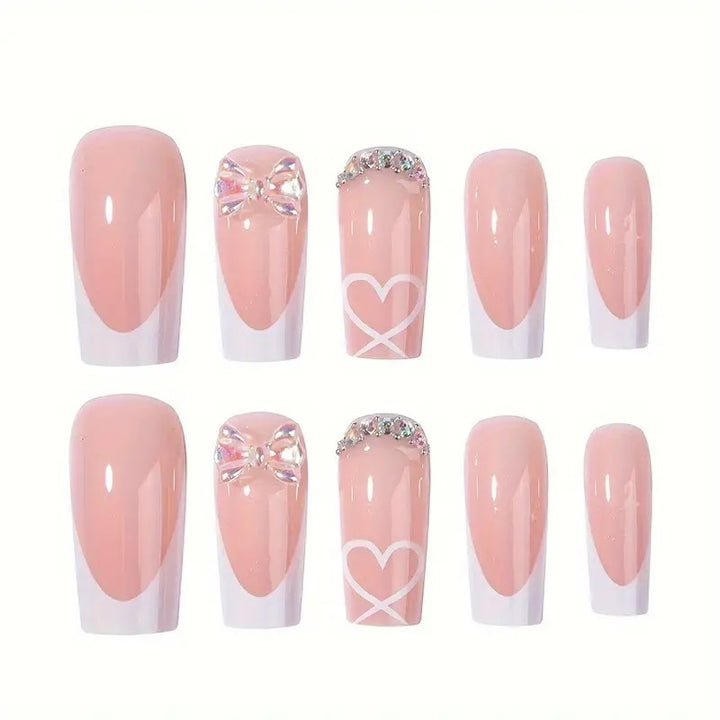 Kunstnagelset mit eleganten Schmetterlingsakzenten und Strass Karnz