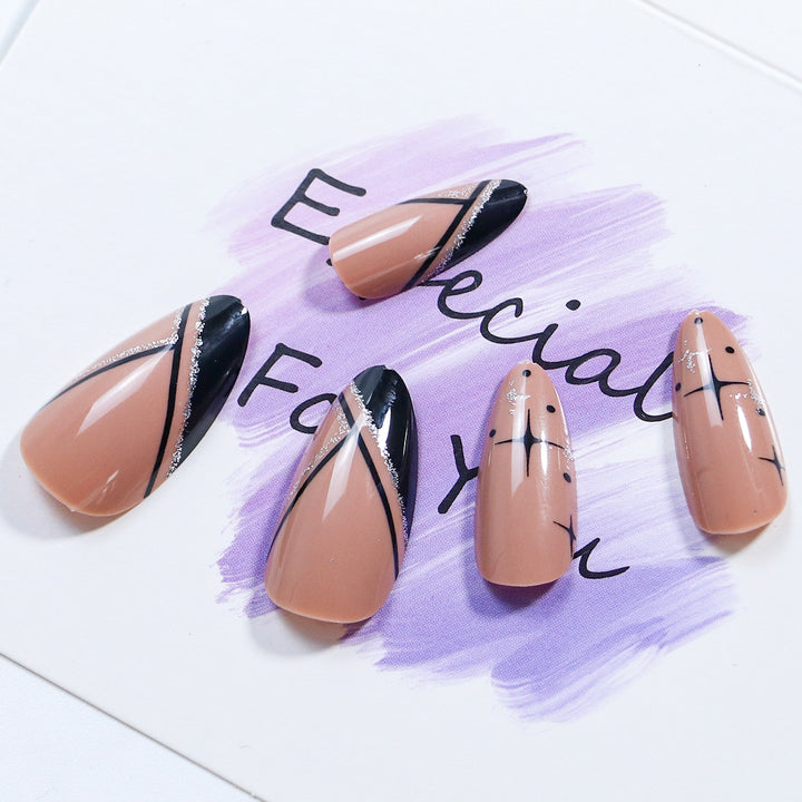 Elegante Press-On Nagelkunst Design Karnz