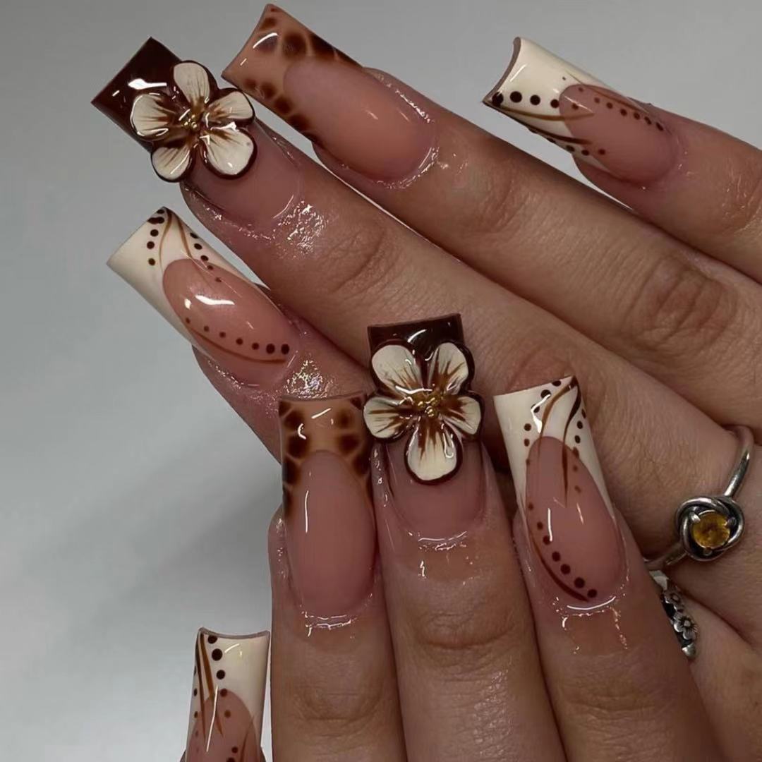 Blumenmuster Skulptierte Drucknägel Karnz