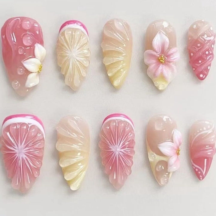 Kunstnägel Im Frühlingshaften Blumen und Fruchtdesign Karnz