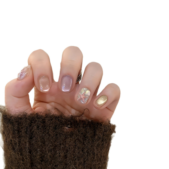 Kunstnagelset mit Schimmernden Akzenten Karnz