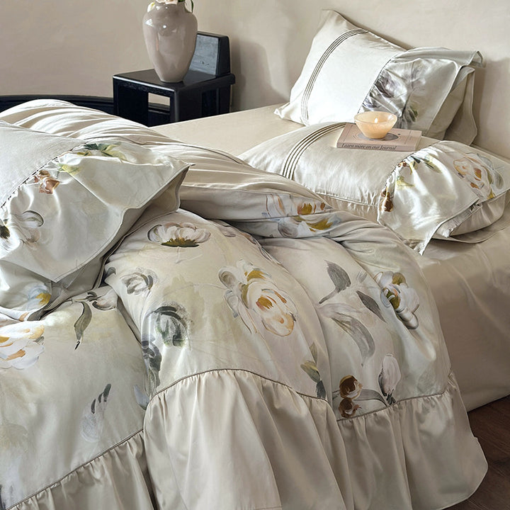Bettwäsche-Garnitur aus seidigem Baumwollsatin mit floraler Aquarell-Illustration und Volant