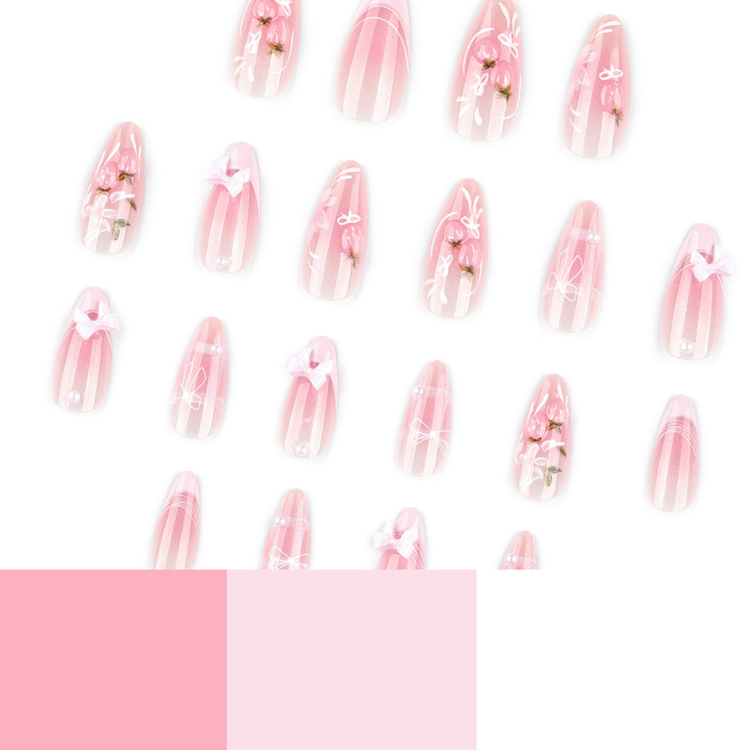 Kunstvolle Nagelverlängerungen mit floralem Design Karnz