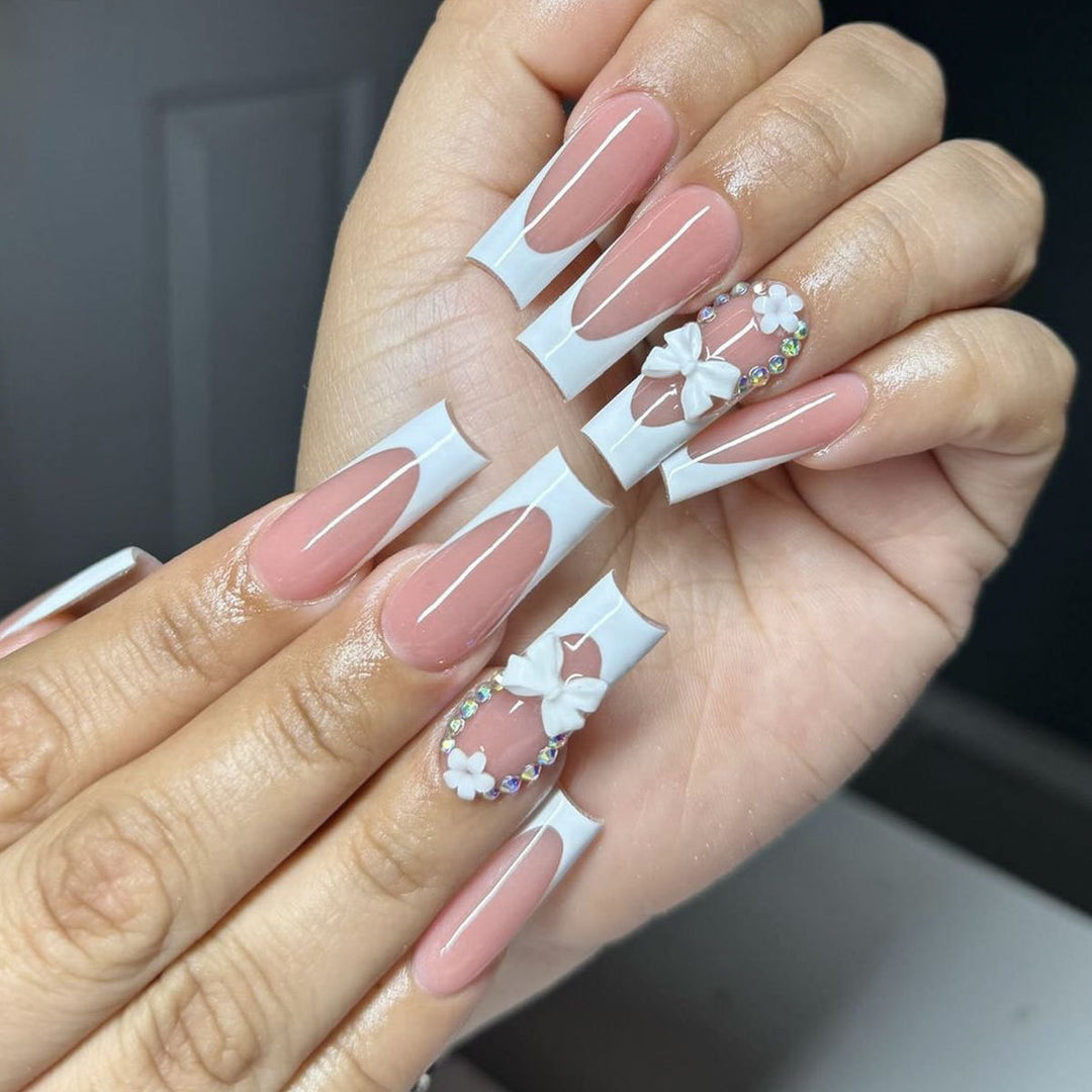 Kunstnagelset mit traumhaften 3D-Blumen und Schleifenverzierungen Karnz