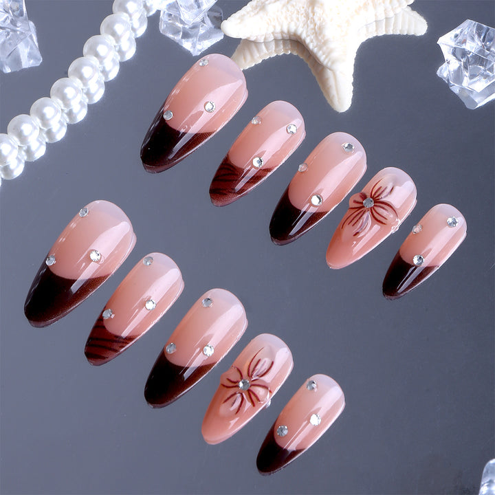 Kunstfingernägel mit Elegantem Blüten-Design und Glitzerakzenten Karnz