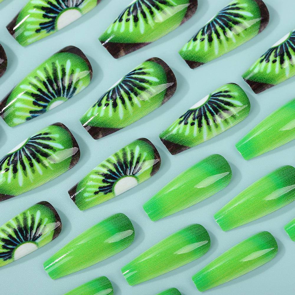 Kreative Kunstnägel mit Kiwi-Motiv Karnz