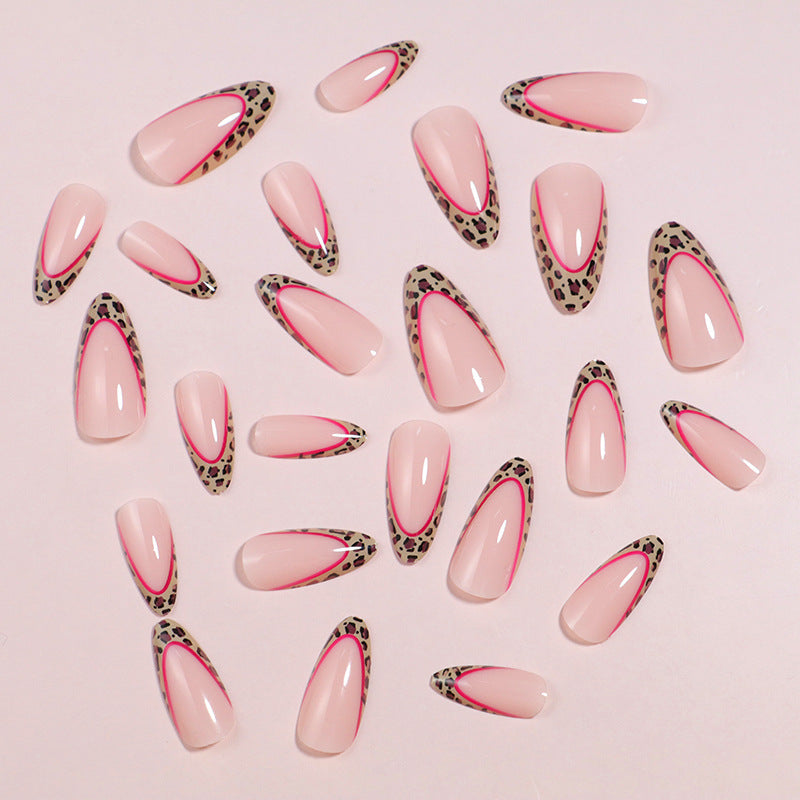 Künstlerisches Stiletto Press-On-Nagelset mit Leopardenprint-Akzenten Karnz
