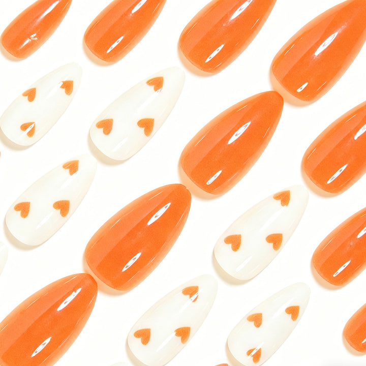 Stylische Herz- verzierte Press-On Nail Art Karnz