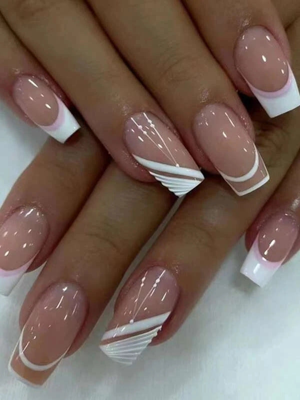 Elegante französische Tipp Acryl Nagelkunst Karnz