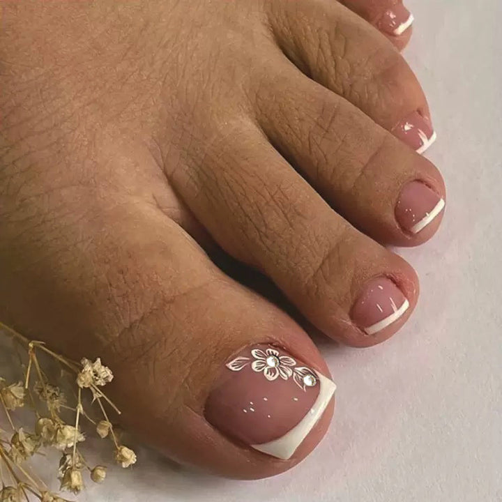 Elegantes Blumendesign Pediküre Nagelkunst