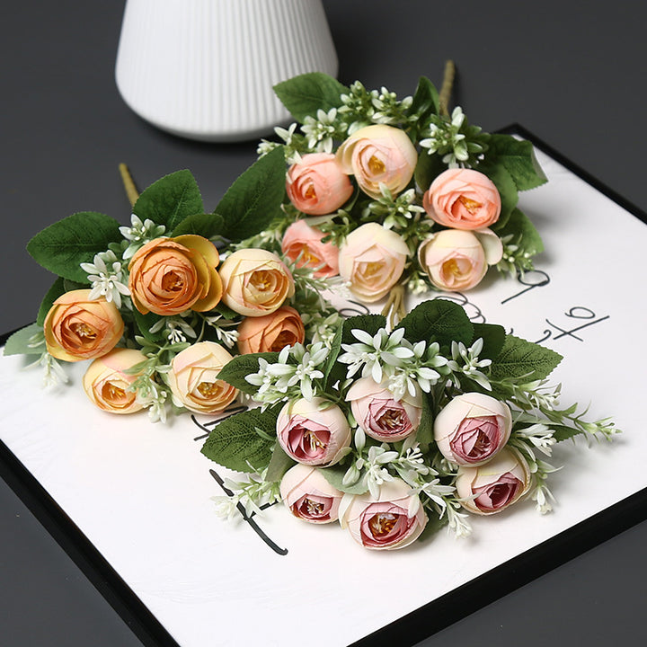 Dekorative Blumenarrangement für die Innendekoration
