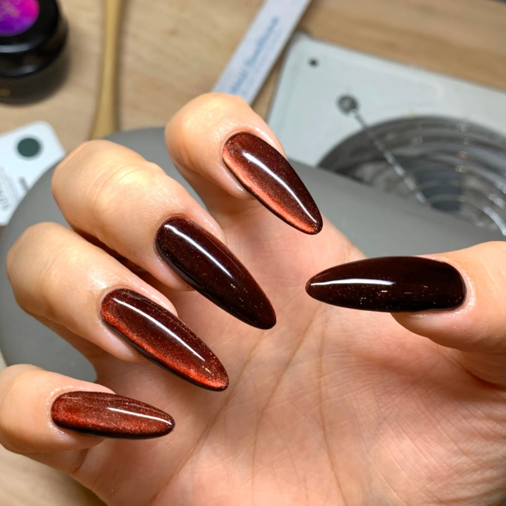 Kunstnägel Im Modernen Glamour-Look Karnz