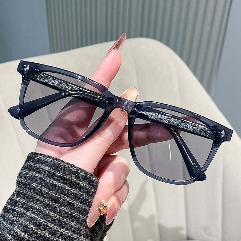 Damen modische Sonnenbrille mit stilvollem und robustem Rahmen Karnz