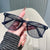 Damen modische Sonnenbrille mit stilvollem und robustem Rahmen Karnz