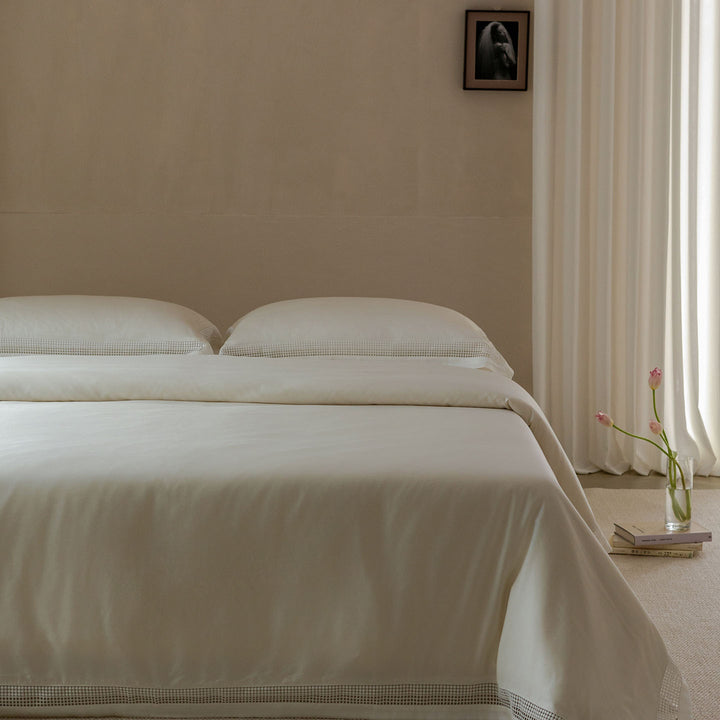 Minimalist Baumwollsatin Bettbezugset mit Mikro-Karo-Rand