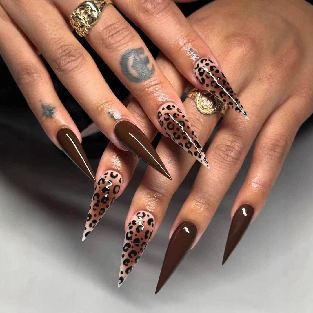 Kunstnagelset mit elegantem Leopardenmuster und modernem Spitzendesign Karnz