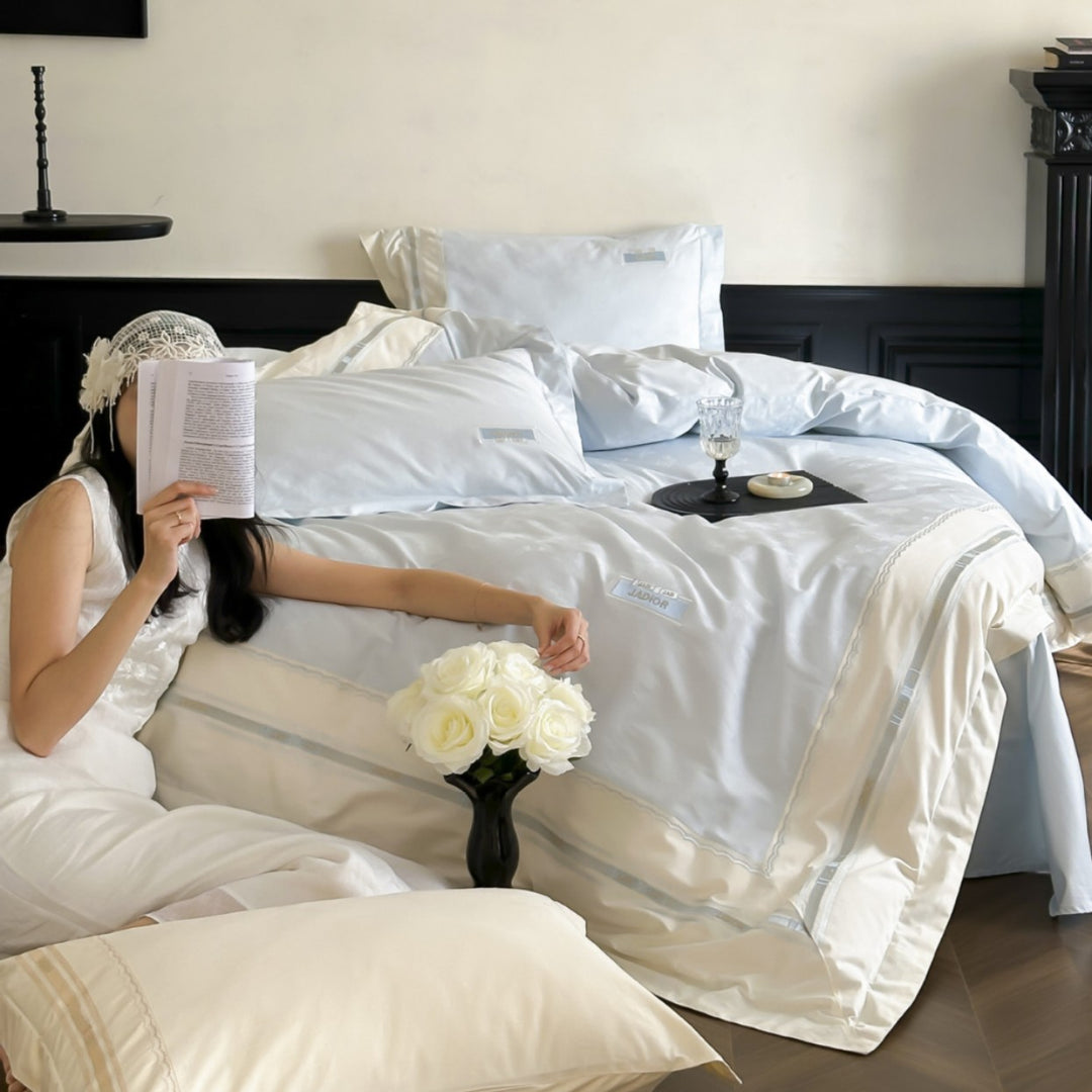 Premium-Bettwäscheset aus Baumwollsatin mit dezentem Schmetterlings‑Jacquard und Zierkeder