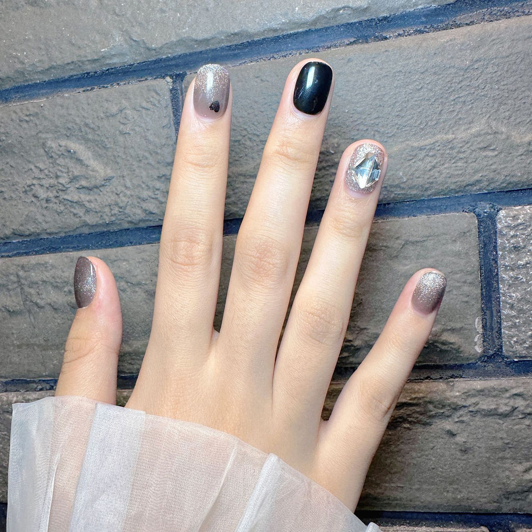 Glamorous Press-On Nail Design Karnz