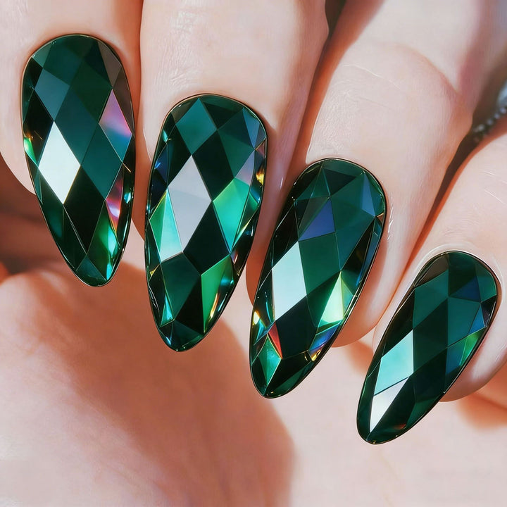 Kunstnägel mit Facettiertem Design Karnz