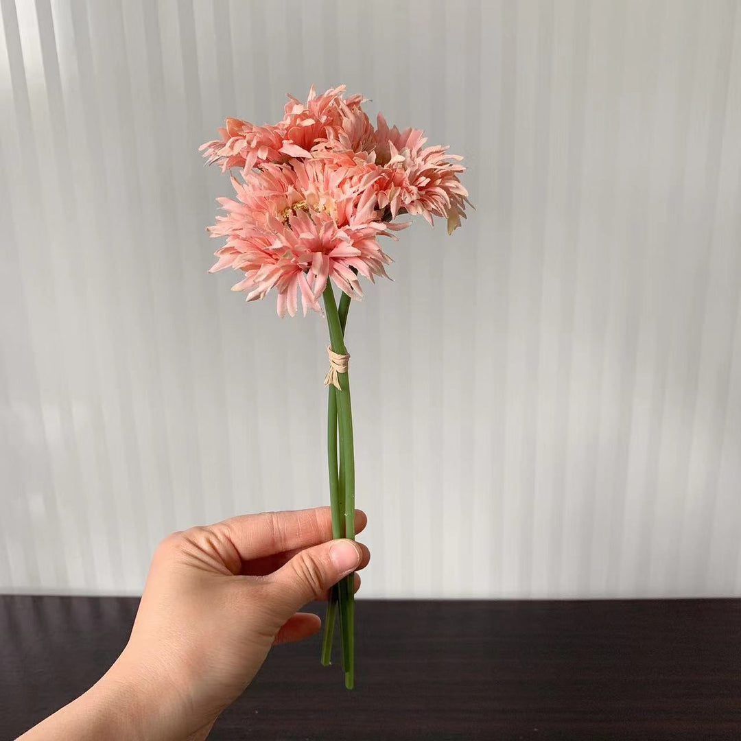 Lebensechte Blumenstrauß