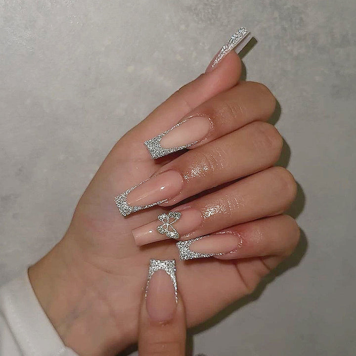 Elegantes Silber Glitzer Press-On Nagelset Karnz