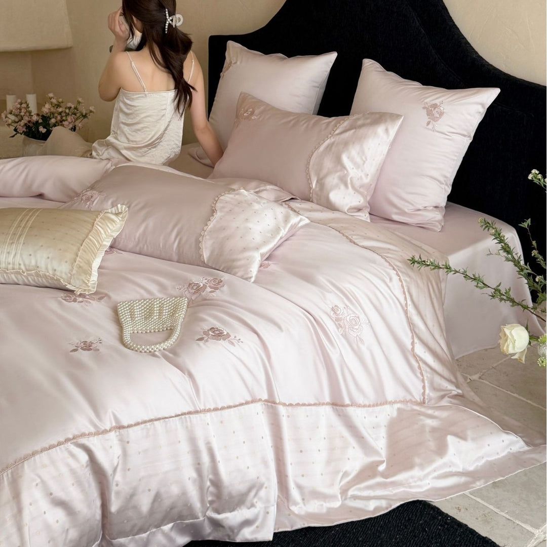 Luxuriöses besticktes Satin Bettwäsche-Set mit gewelltem Saum