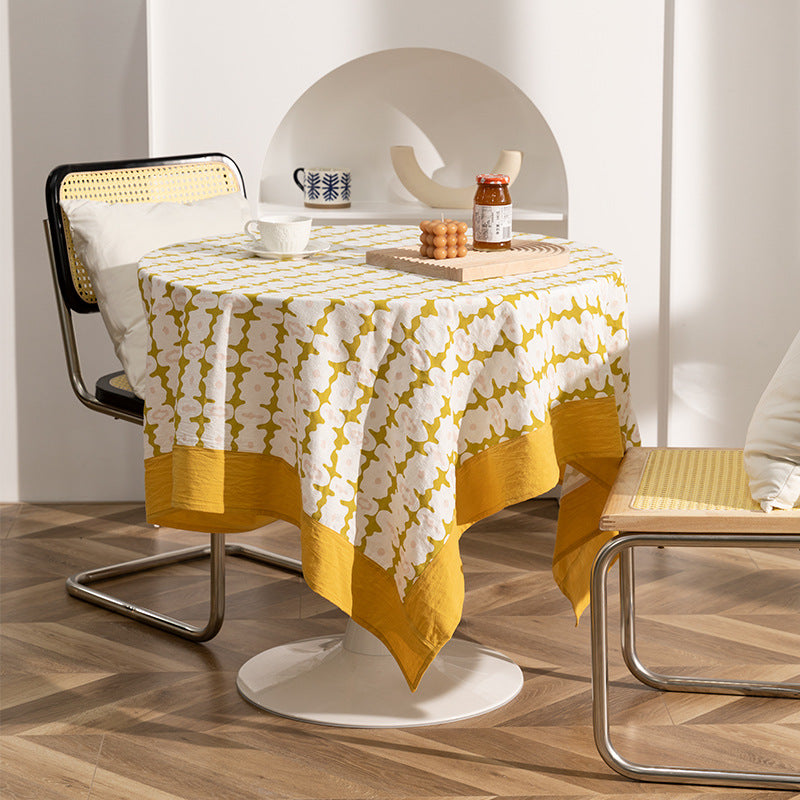 Rechteckige bedruckte Tischdecke mit breitem Saum und geometrischem Rapportmuster