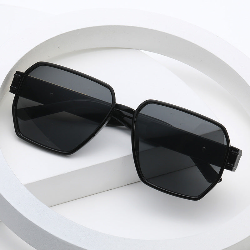 Damen moderne Oversized-Sonnenbrille mit asymmetrischem Rahmen Karnz