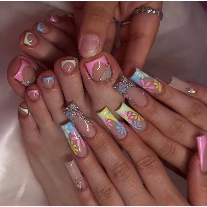 Künstlerische Blumen Press-On Nagelkunst Karnz