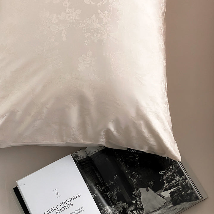 Premium-Satin-Bettwäschegarnitur mit geprägtem Monstera-Blattrelief und knitterarmem Finish