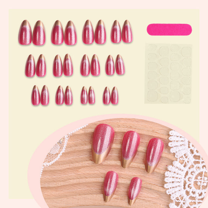 Kunstnagelset mit eleganten Goldspitzen Karnz