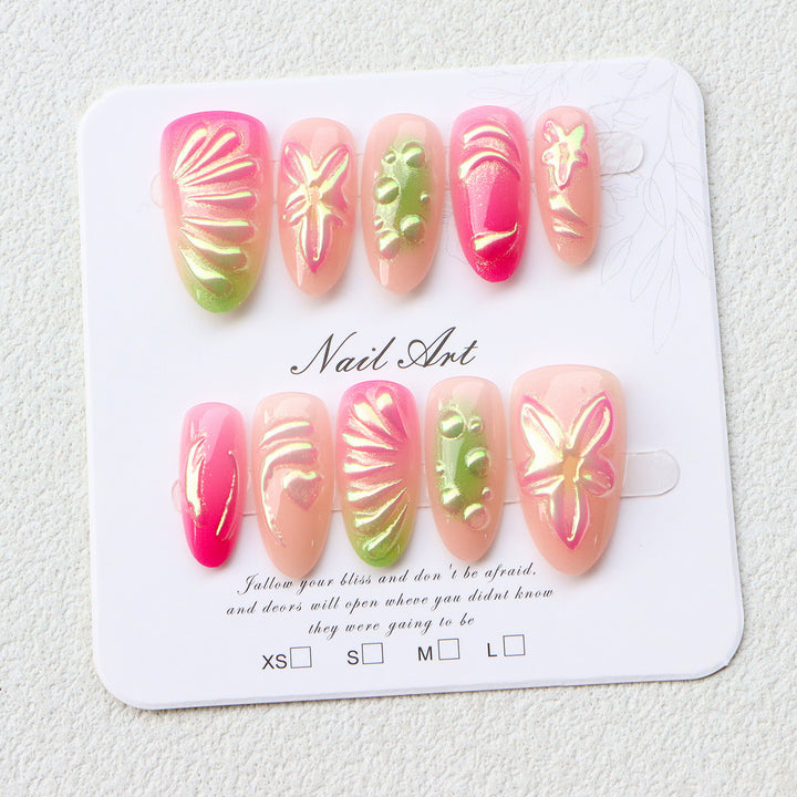 Detailliertes florales Nagelkunst-Set