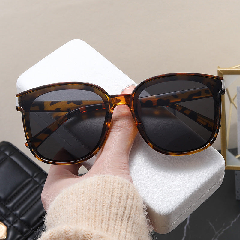 Damen stylische Sonnenbrille mit modischem Design Karnz