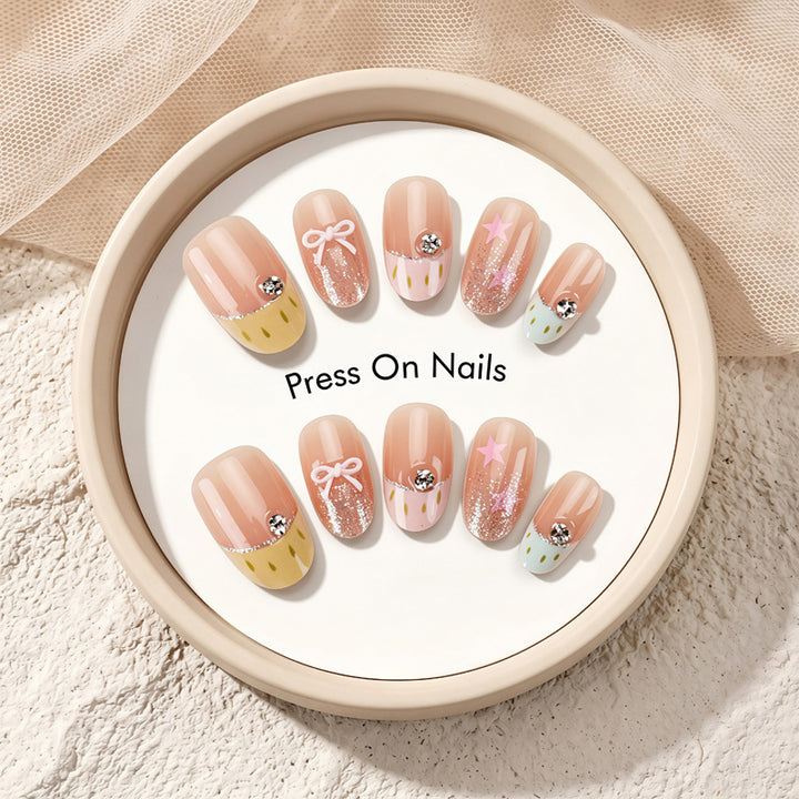 Dekoratives Press-On-Nagelset mit Stern- und Schleifenmotiven Karnz