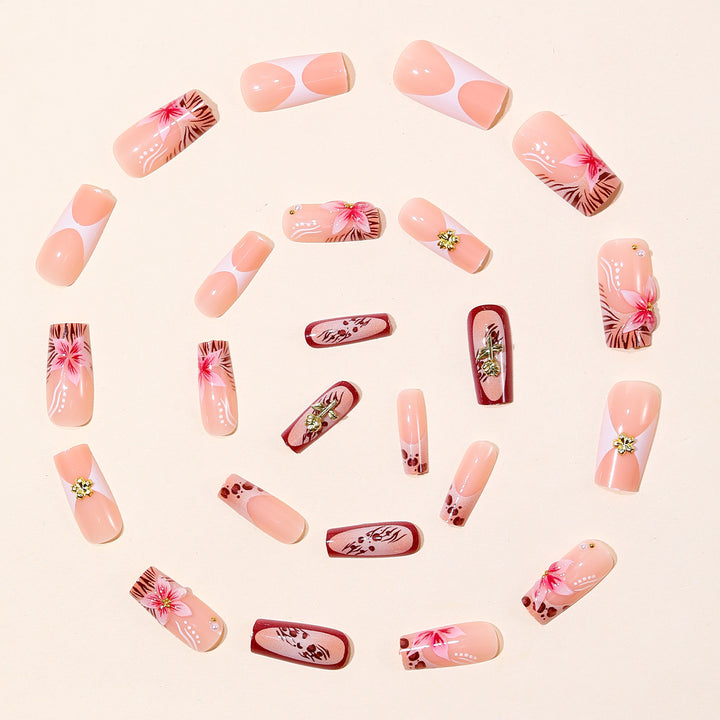 Stylische Blumen- und Tiermotiv-Nagelkunstverlängerungen Karnz