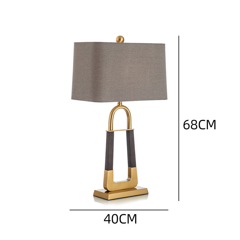 Dekorative Tischlampe mit modernem geometrischen Sockel