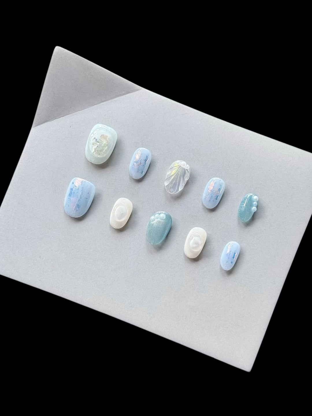 Dekorativer Press-On Nagelkunst-Set mit einzigartigen Texturen