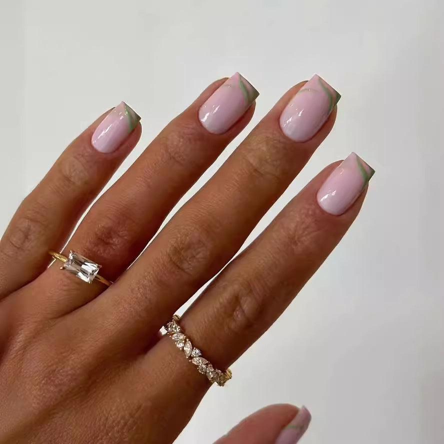 Kreative Nagelgestaltung mit eleganten Farbverläufen Karnz