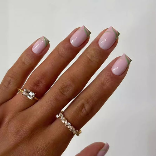 Kreative Nagelgestaltung mit eleganten Farbverläufen Karnz