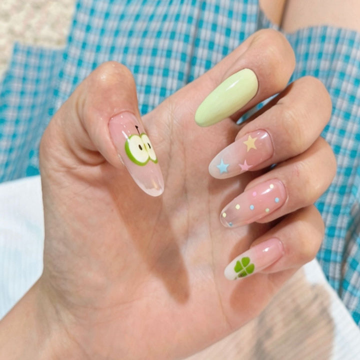Dekorative Nagelkunst Karnz