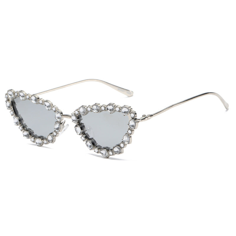 Damen Herzförmige Designer-Sonnenbrille mit glamourösem Kristallrahmen Karnz