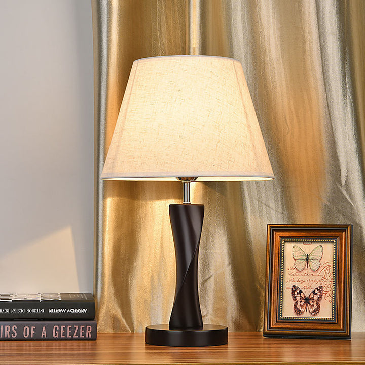 Elegante gedrehte Tischlampe