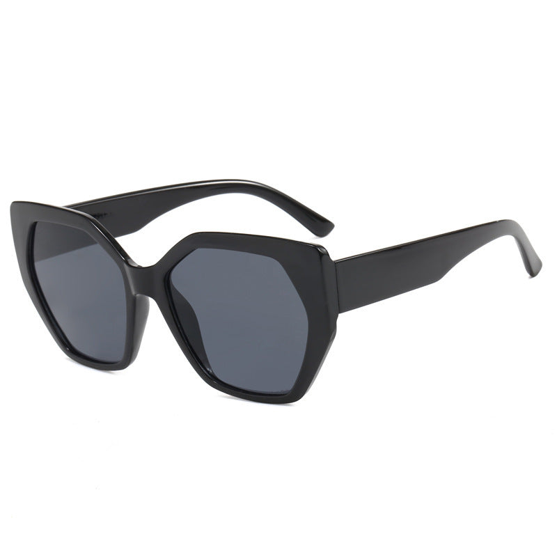 Damen oversized Sonnenbrille mit robustem, facettiertem Rahmen Karnz
