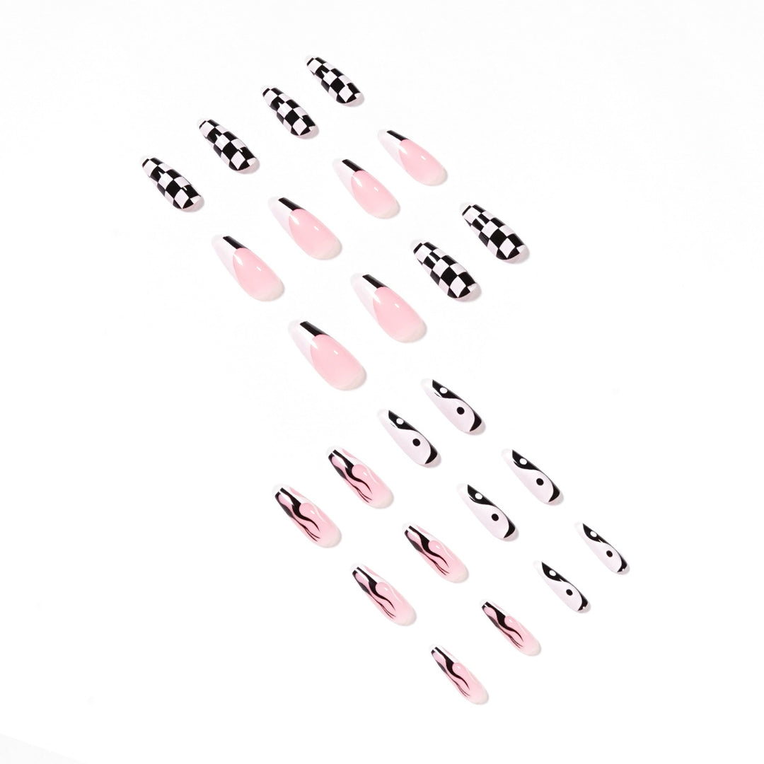Künstliche Nagelkunst mit modernem grafischen Design Karnz