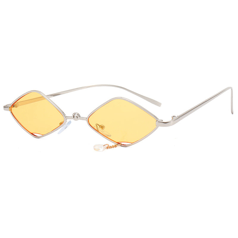 Damen modische Sonnenbrille mit facettiertem Rahmen Karnz