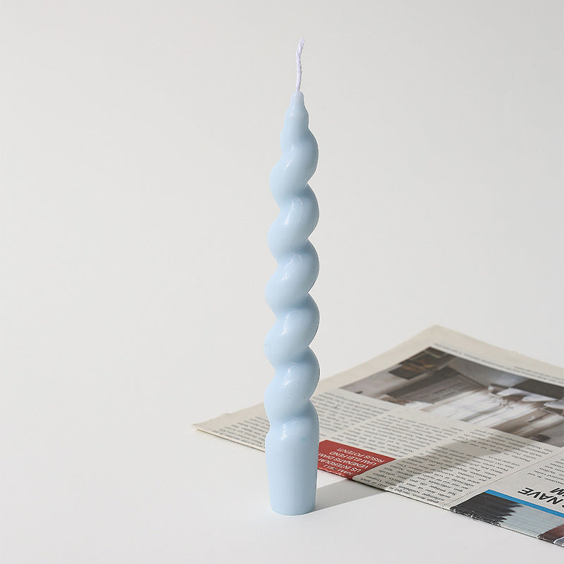 Handgegossene skulpturale Spiral-Taper-Kerze