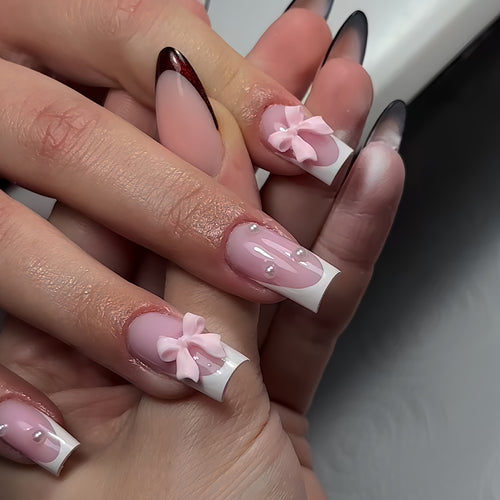 Dekorative Presse-Nagelkunst mit Schleifendetails Karnz
