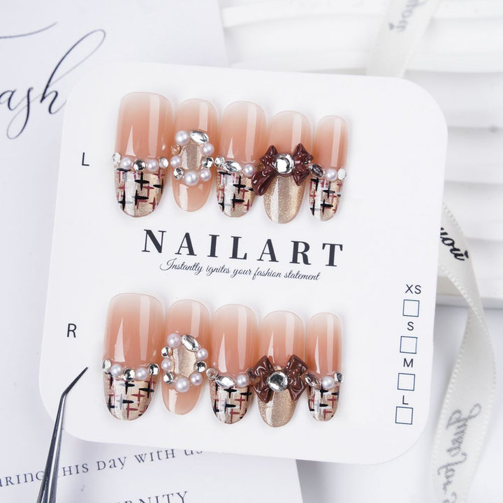 Künstlerisches Stiletto Press-On Nail Set mit floralen Verzierungen Karnz