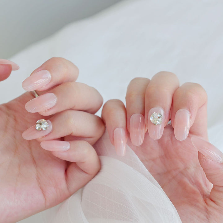 Elegantes Ombre Press-On Nagelset mit Edelsteinakzenten