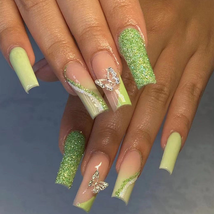 Glitzernde Kunstnägel mit Schmetterlingsdesign Karnz